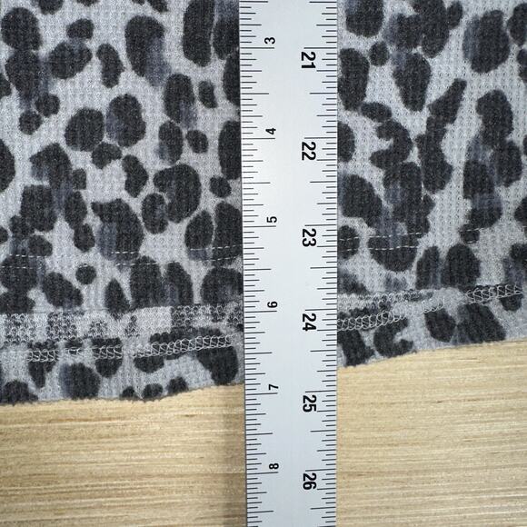 Vince Camuto Gray & Black Leopard Print Mock Neck Long Sleeve Top – Size L - Picture 7 of 7